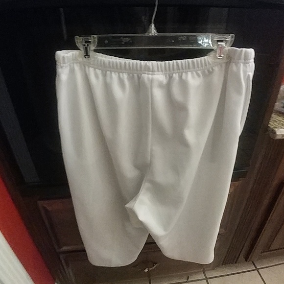 Blair White Capris , SIZE 16 - Picture 2 of 3